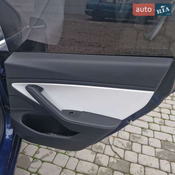 Седан Tesla Model 3 2019 в Смеле