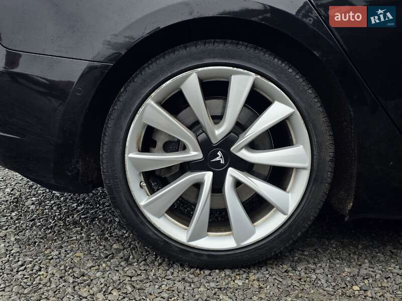 Седан Tesla Model 3 2018 в Тернополе