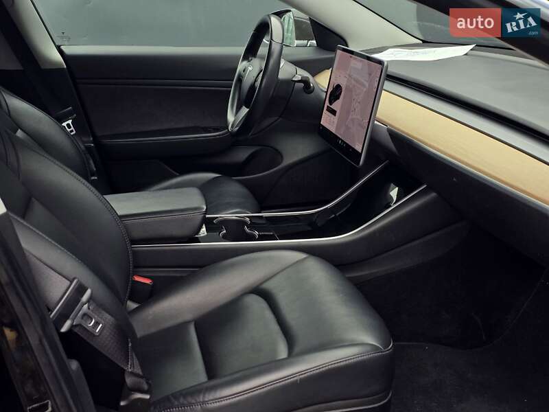 Седан Tesla Model 3 2018 в Тернополе