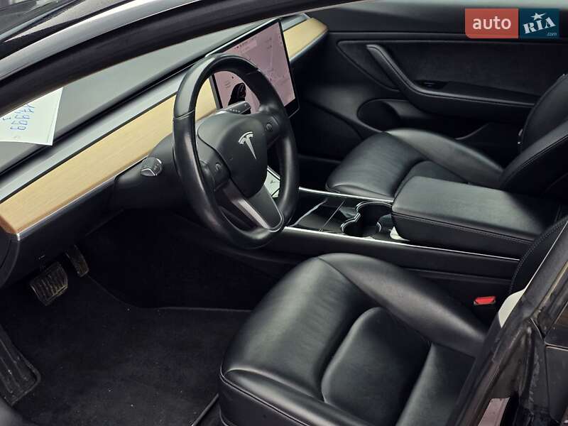 Седан Tesla Model 3 2018 в Тернополе