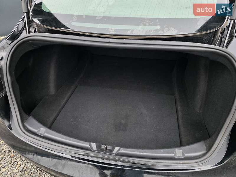 Седан Tesla Model 3 2018 в Тернополе