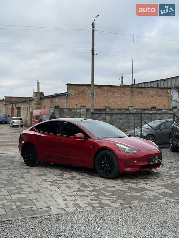 Седан Tesla Model 3 2022 в Ровно