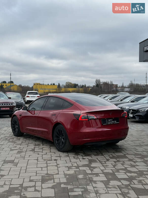 Седан Tesla Model 3 2022 в Ровно
