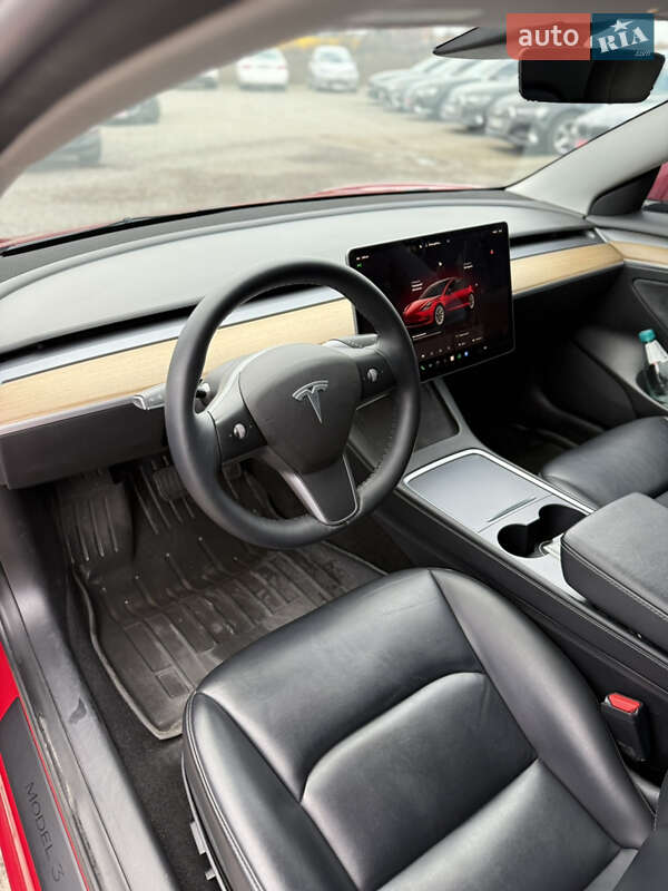Седан Tesla Model 3 2022 в Ровно