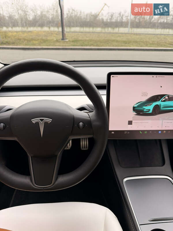 Седан Tesla Model 3 2022 в Киеве