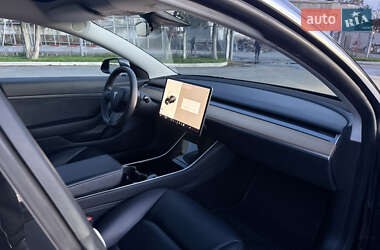 Седан Tesla Model 3 2019 в Измаиле
