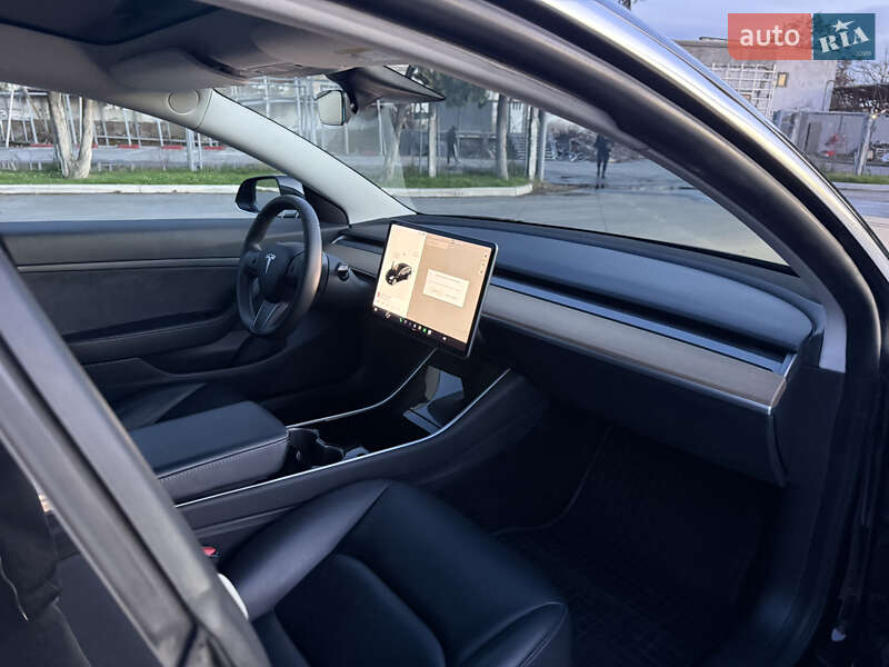 Седан Tesla Model 3 2019 в Ізмаїлі