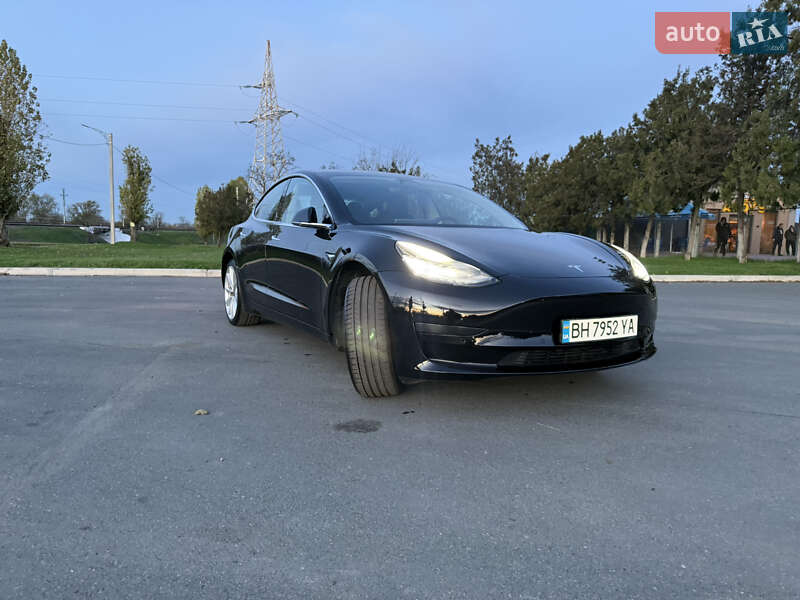 Седан Tesla Model 3 2019 в Ізмаїлі