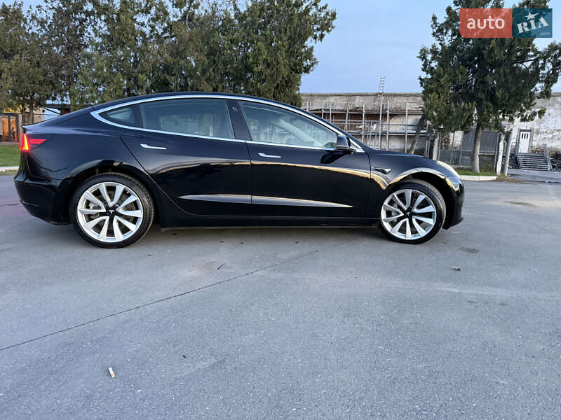 Седан Tesla Model 3 2019 в Ізмаїлі