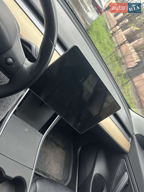 Седан Tesla Model 3 2019 в Одесі