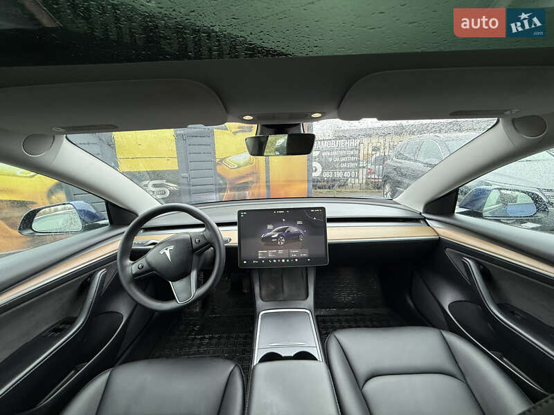 Седан Tesla Model 3 2022 в Стрию