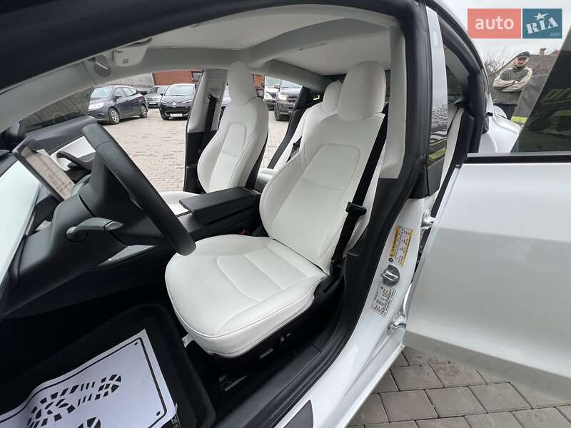 Седан Tesla Model 3 2021 в Луцке