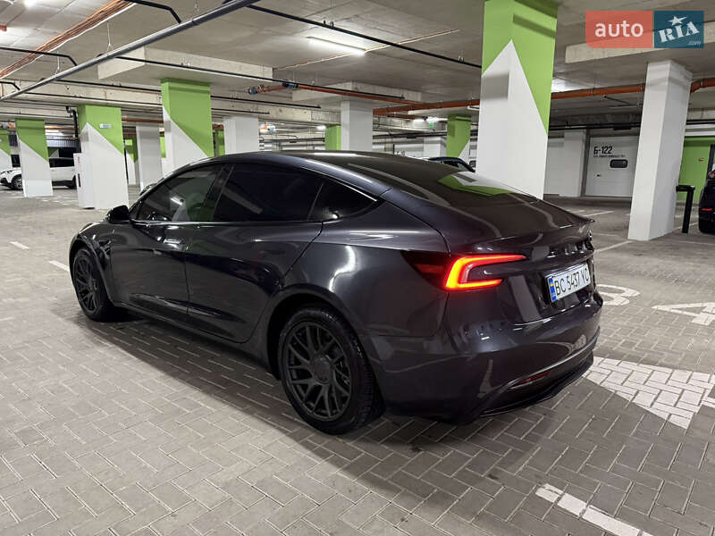 Седан Tesla Model 3 2023 в Львове