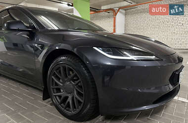 Седан Tesla Model 3 2023 в Львове