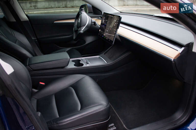 Седан Tesla Model 3 2021 в Києві