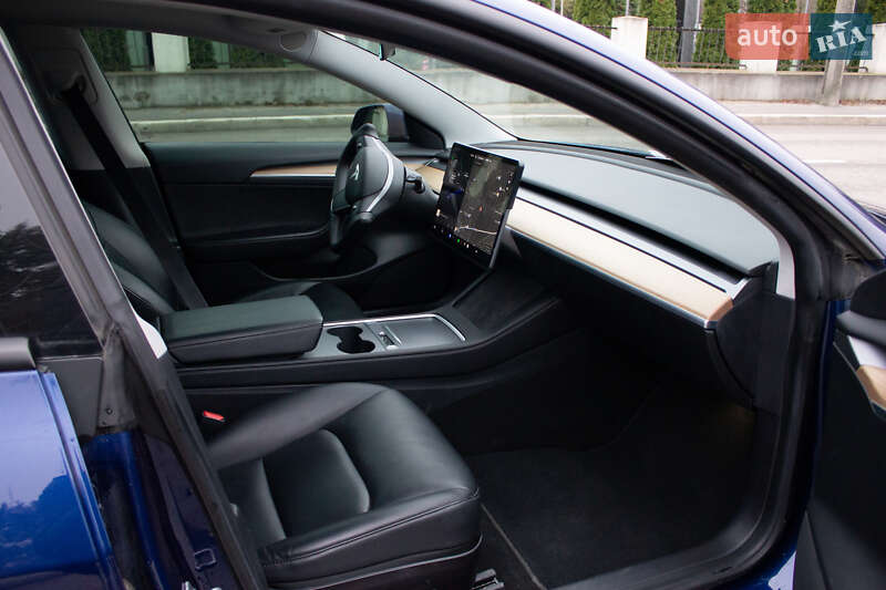 Седан Tesla Model 3 2021 в Києві