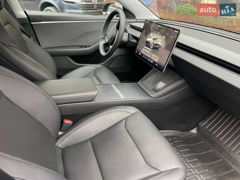 Седан Tesla Model 3 2024 в Києві