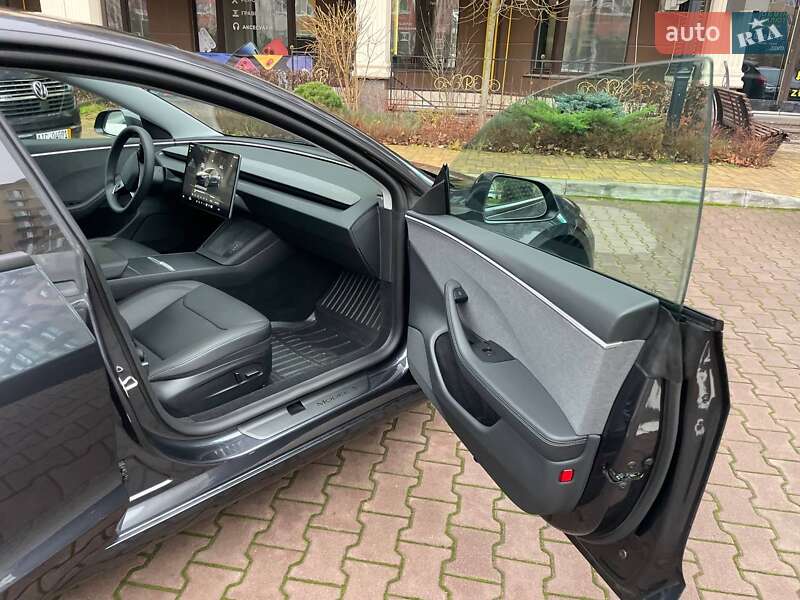 Седан Tesla Model 3 2024 в Києві