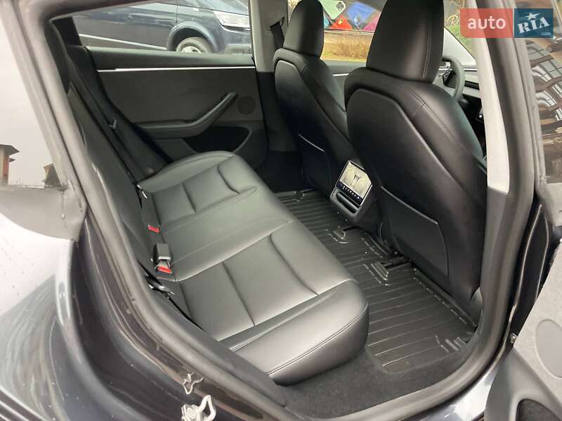 Седан Tesla Model 3 2024 в Києві