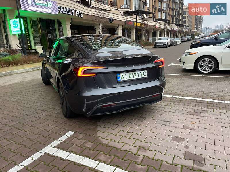 Седан Tesla Model 3 2024 в Києві