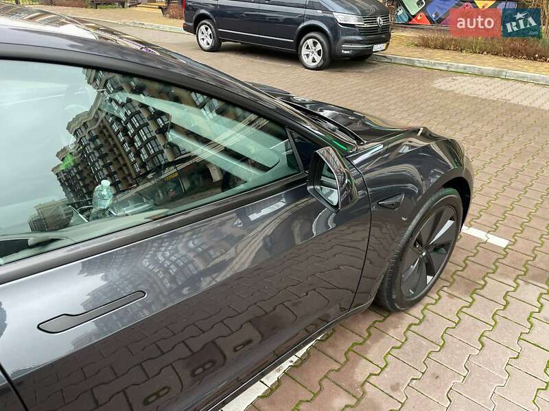 Седан Tesla Model 3 2024 в Києві