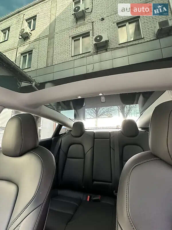 Седан Tesla Model 3 2022 в Львові