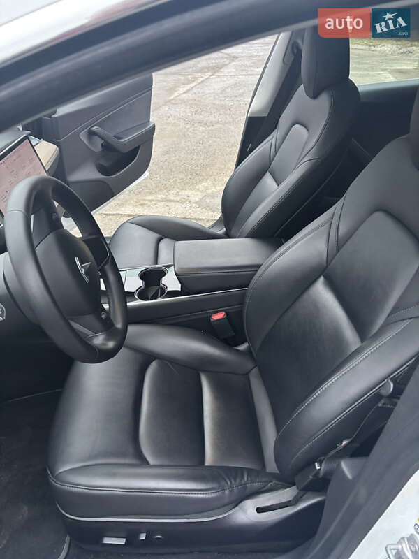 Седан Tesla Model 3 2019 в Львове