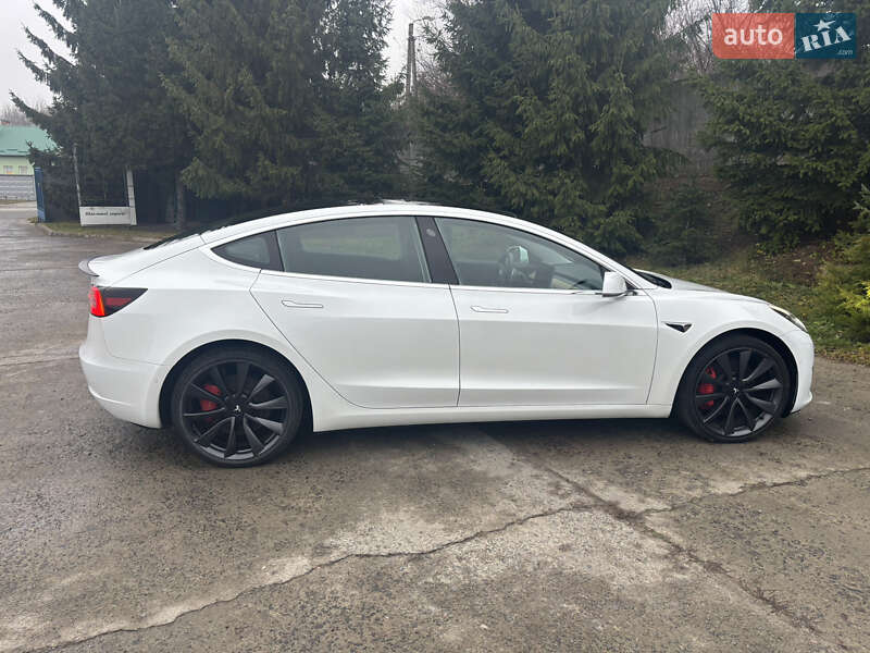 Седан Tesla Model 3 2019 в Львове