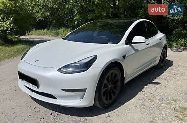 Седан Tesla Model 3 2021 в Киеве