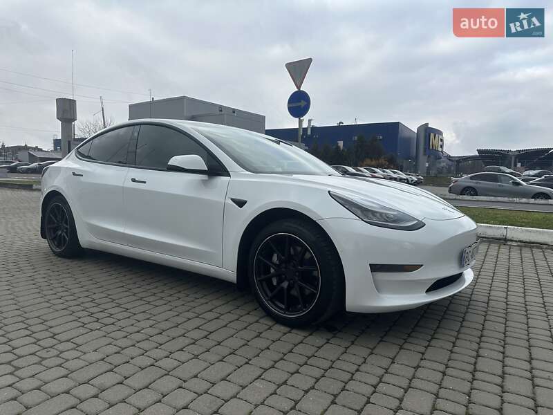 Седан Tesla Model 3 2020 в Львове фото 24 Седан Tesla Model 3 2020 в Львове