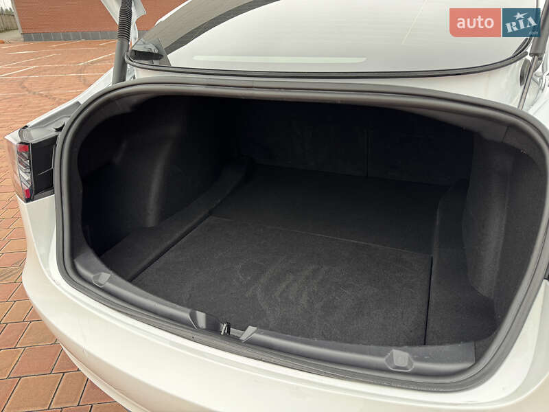 Седан Tesla Model 3 2022 в Одессе