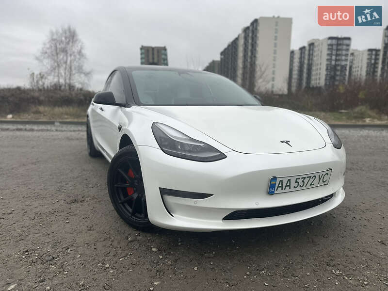 Седан Tesla Model 3 2022 в Киеве