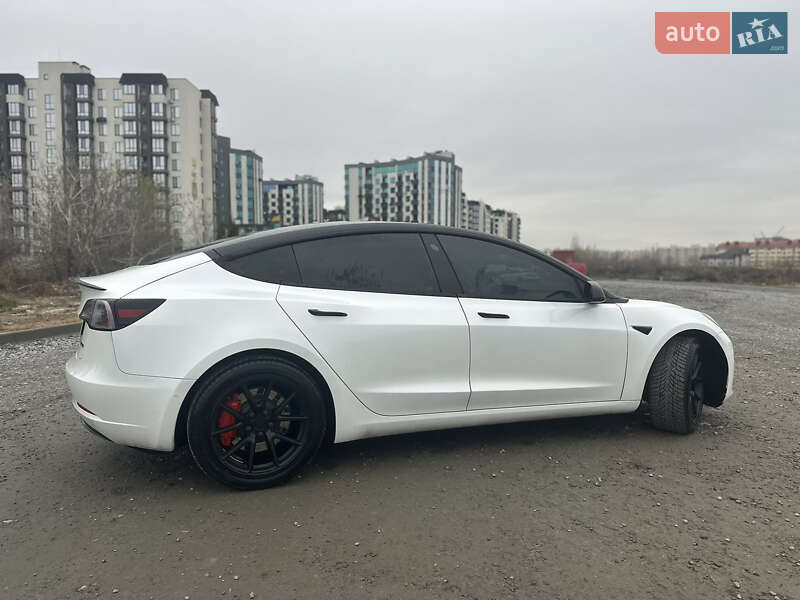Седан Tesla Model 3 2022 в Киеве