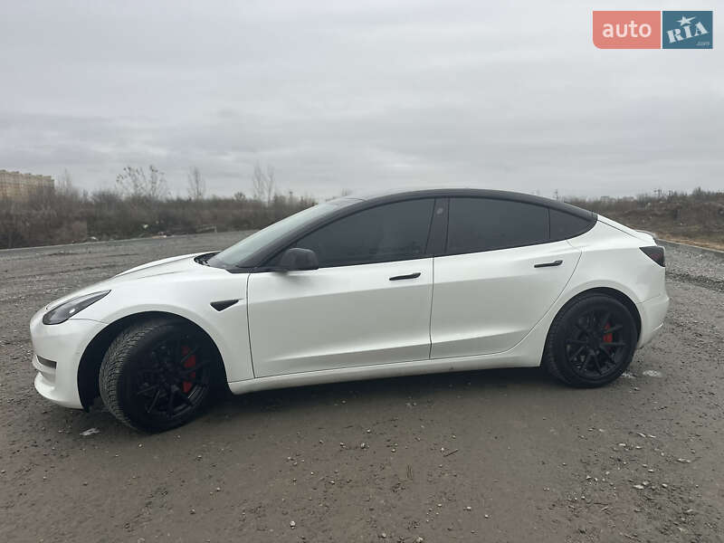 Седан Tesla Model 3 2022 в Киеве