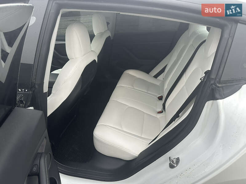 Седан Tesla Model 3 2022 в Киеве