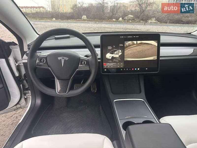 Седан Tesla Model 3 2022 в Киеве
