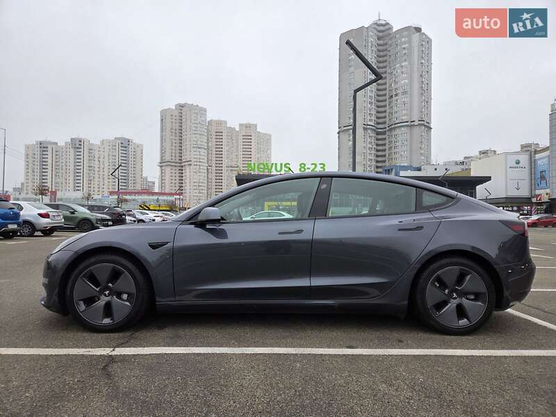 Седан Tesla Model 3 2021 в Киеве