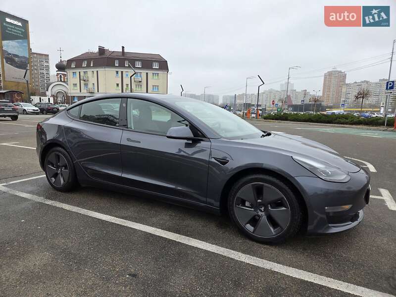 Седан Tesla Model 3 2021 в Киеве