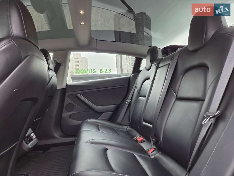 Седан Tesla Model 3 2021 в Киеве