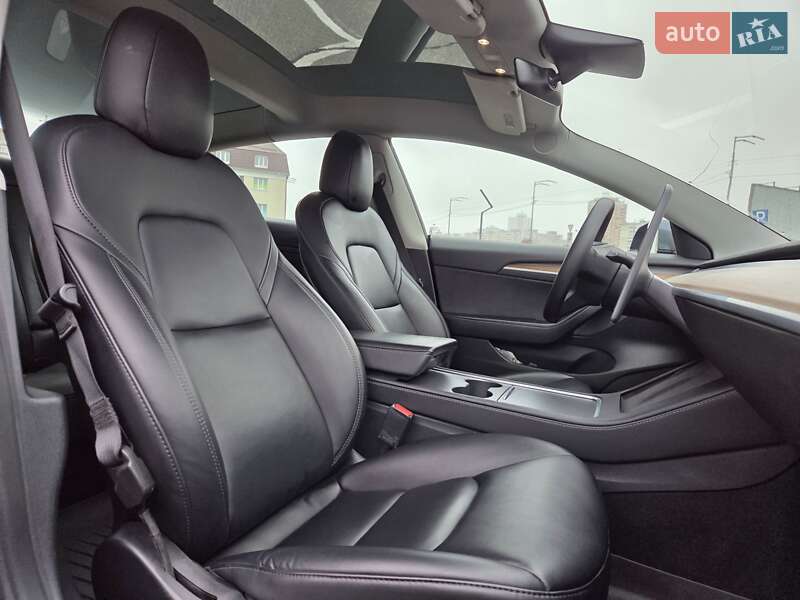Седан Tesla Model 3 2021 в Киеве