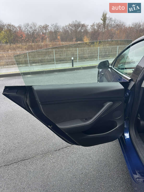 Седан Tesla Model 3 2022 в Дніпрі