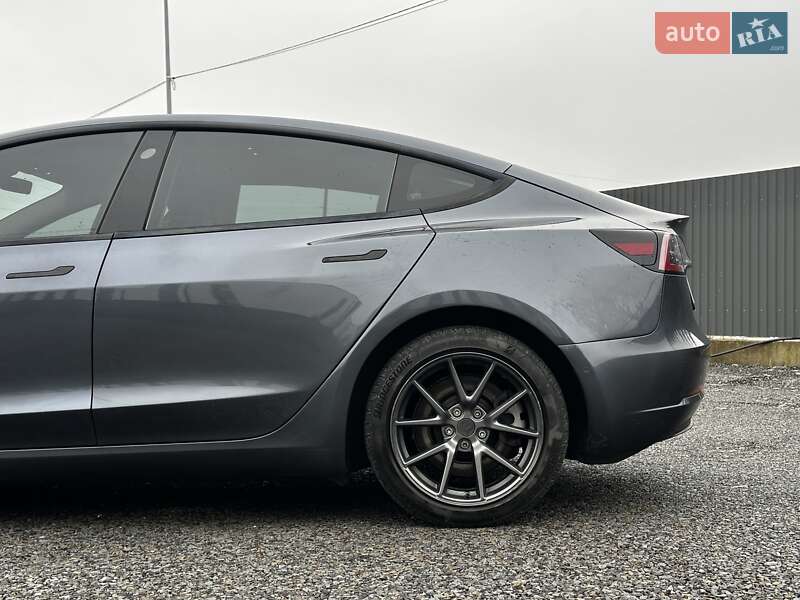 Седан Tesla Model 3 2022 в Львове