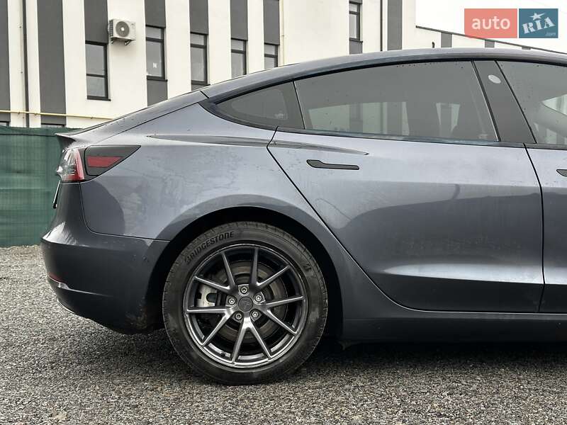Седан Tesla Model 3 2022 в Львове