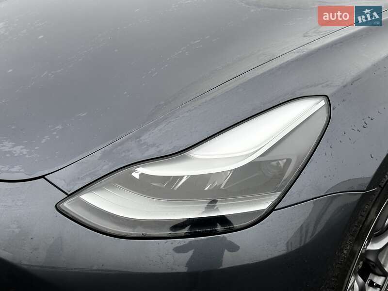 Седан Tesla Model 3 2022 в Львове
