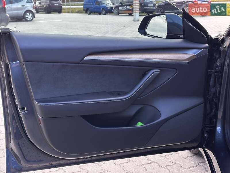 Седан Tesla Model 3 2022 в Львове
