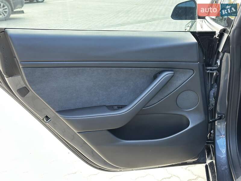 Седан Tesla Model 3 2022 в Львове