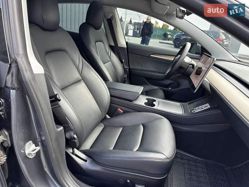Седан Tesla Model 3 2022 в Львове