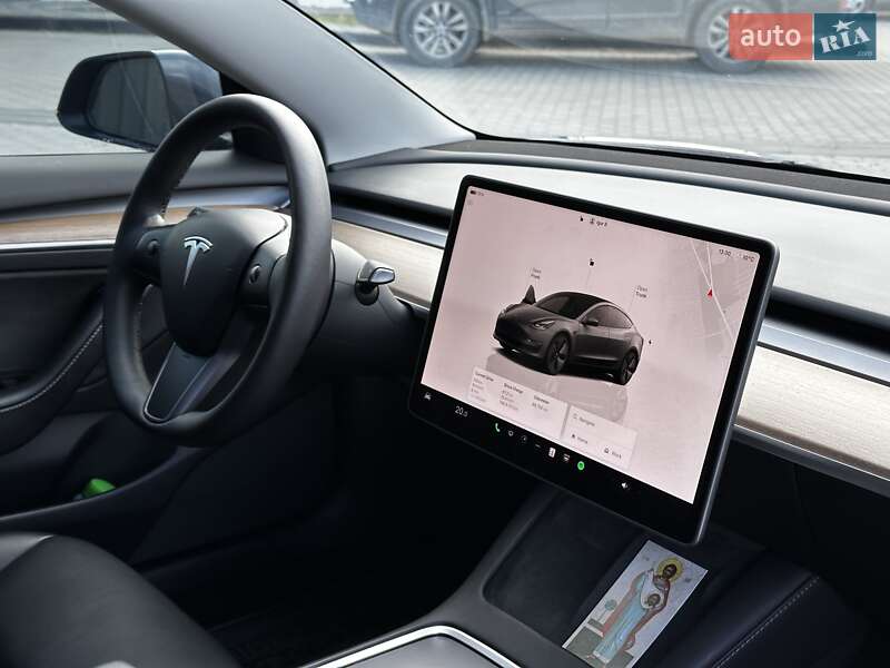 Седан Tesla Model 3 2022 в Львове