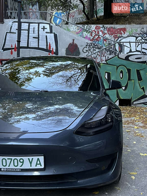 Седан Tesla Model 3 2019 в Одесі