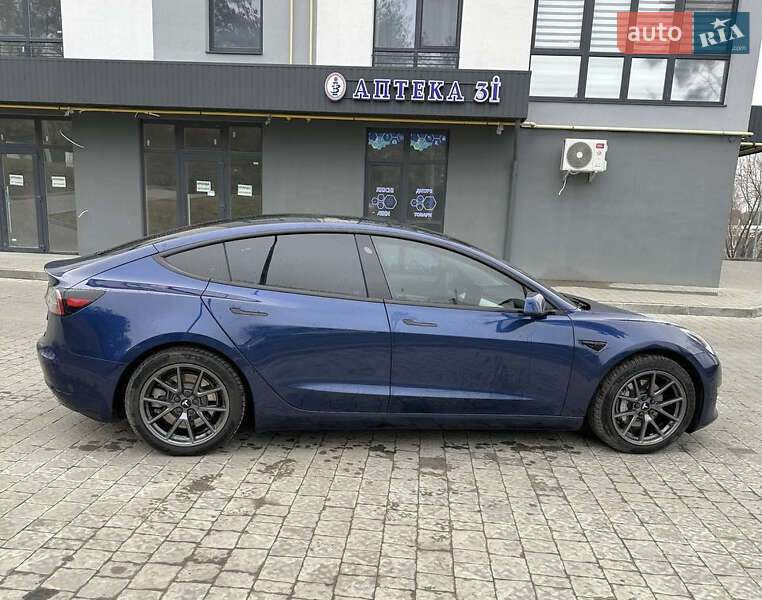 Седан Tesla Model 3 2021 в Львові